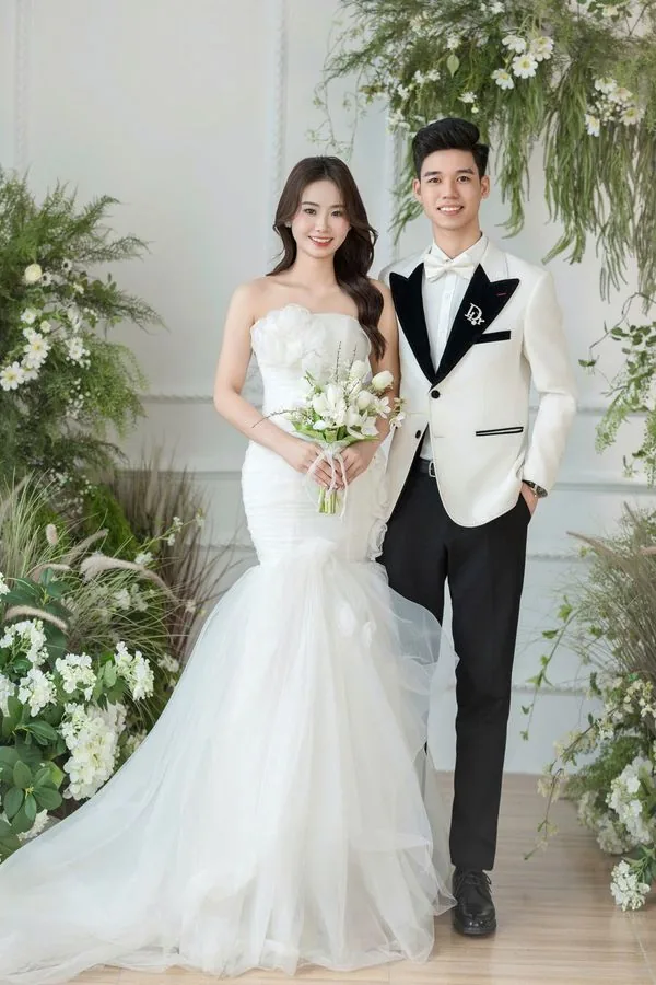 Mẫu trắng đỏ 1